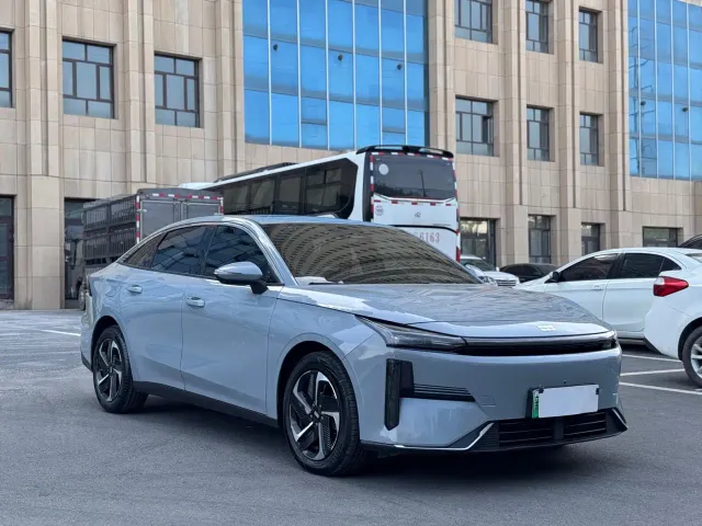 Geely Galaxy L6 — Фото автомобиля 3