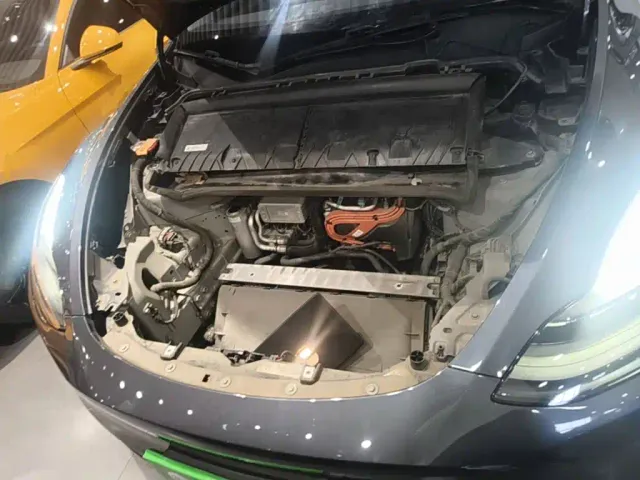 Tesla Model Y — Фото автомобиля 19