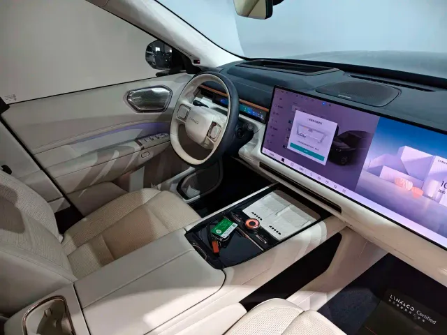 Lynk & Co 900 — Фото автомобиля 22