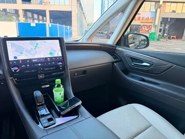 Toyota Vellfire — Фото автомобиля 8