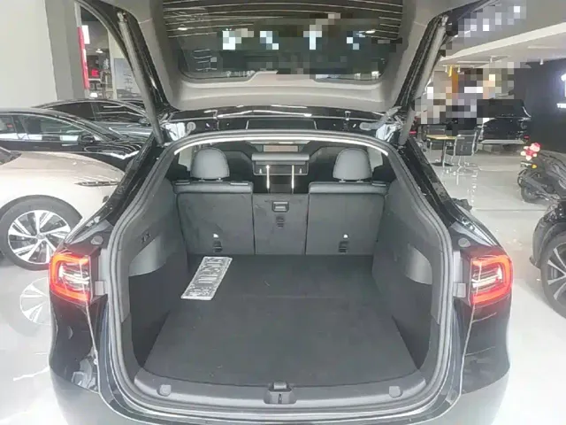 Tesla Model Y — Фото автомобиля 18