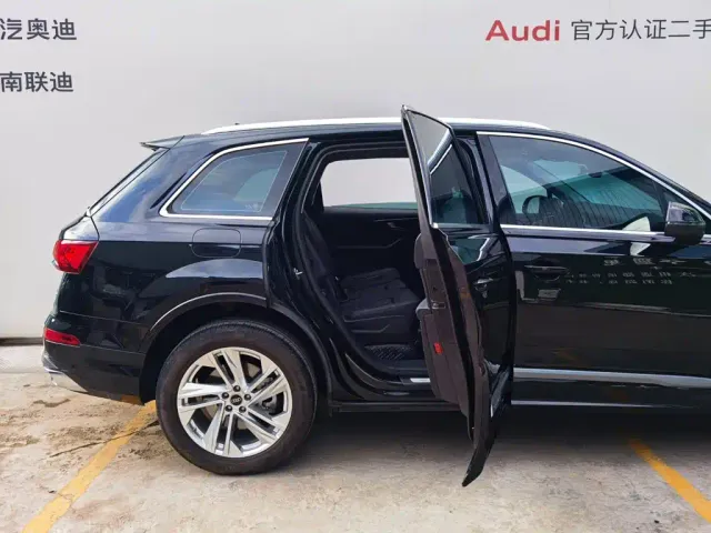 Audi Audi Q7 2023 45 TFSI quattro S line Sport — Фото автомобиля 23