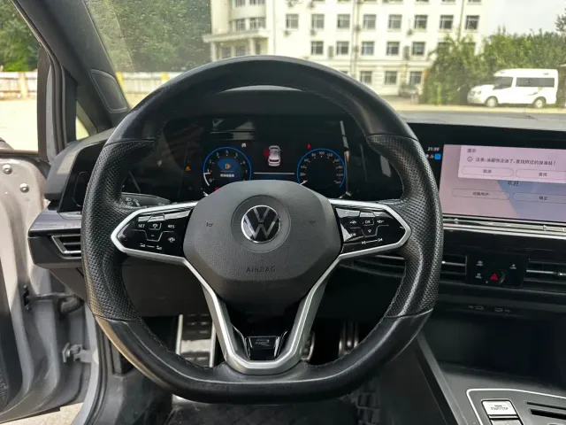 Volkswagen Golf — Фото автомобиля 15