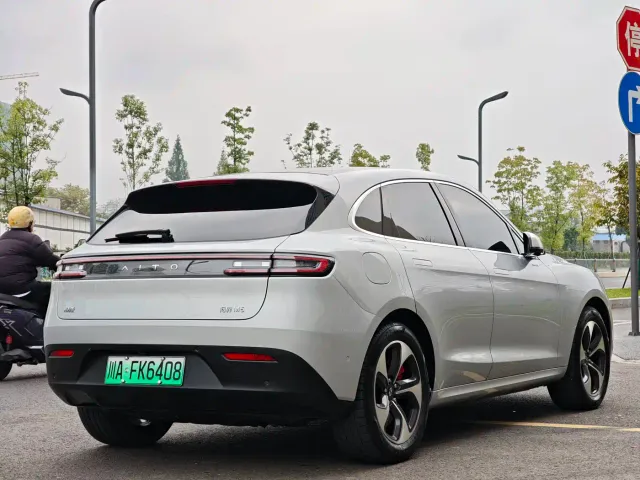 Aito M5 — Фото автомобиля 5