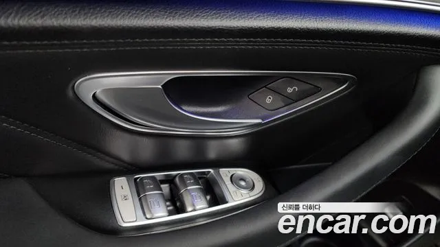 Mercedes-Benz E-Class — Фото автомобиля 25