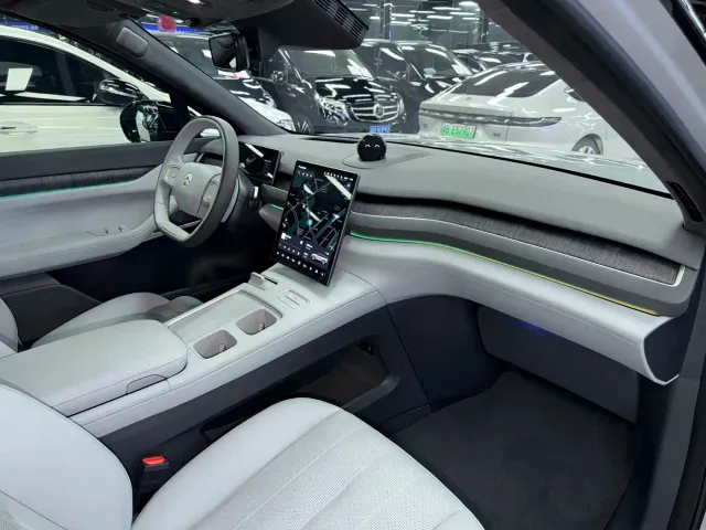 Nio ES8 — Фото автомобиля 19