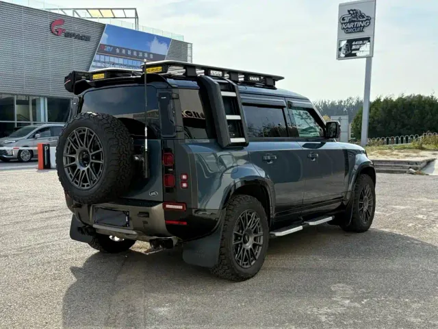Land Rover Defender — Фото автомобиля 8
