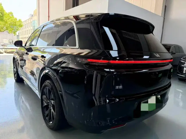 Li Auto L8 — Фото автомобиля 15