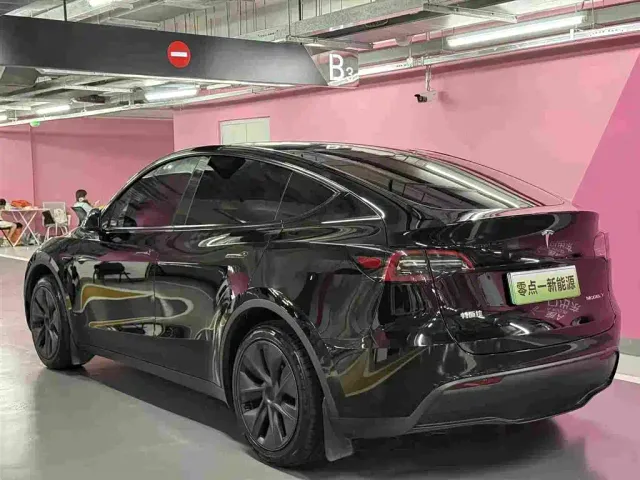 Tesla Model Y — Фото автомобиля 3