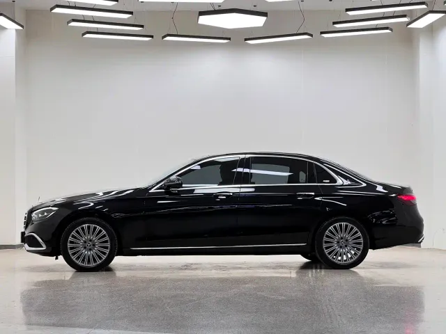 Mercedes-Benz E-Class — Фото автомобиля 4