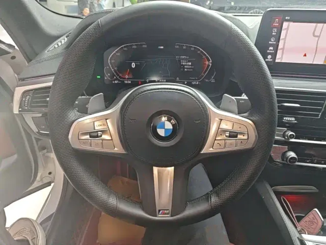 BMW 5 Series — Фото автомобиля 10