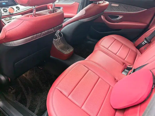 Mercedes-Benz E-Class — Фото автомобиля 11