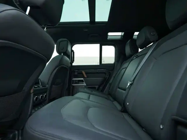 Land Rover Defender — Фото автомобиля 19