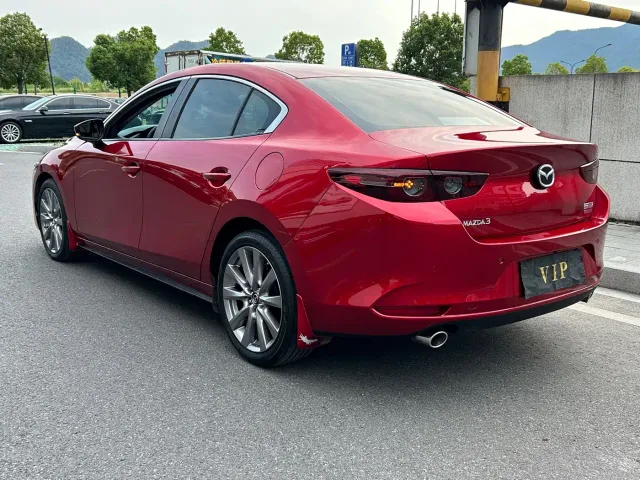 Mazda Axela — Фото автомобиля 7