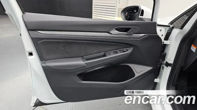 Volkswagen Golf Golf 8 поколение 2.0 TDI Prestige — Фото автомобиля 24