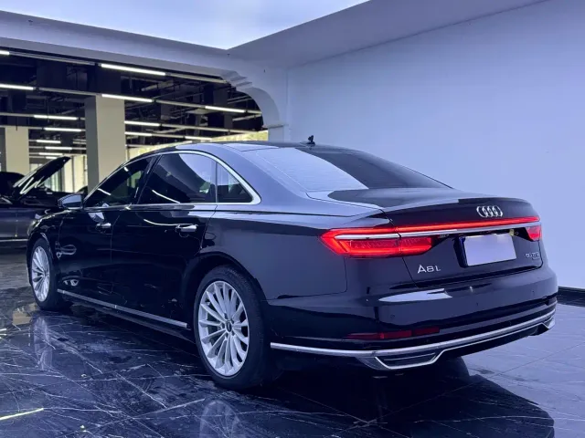 Audi A8 — Фото автомобиля 13