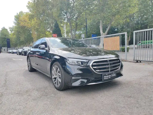 Mercedes-Benz E-Class — Фото автомобиля 2