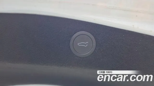 Tesla Model 3 — Фото автомобиля 26
