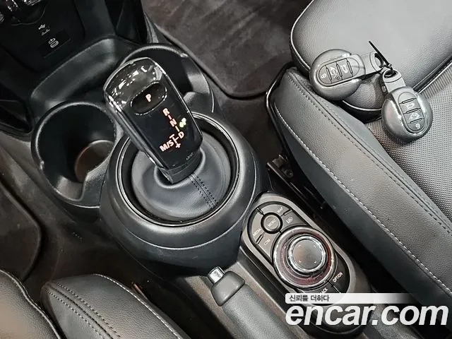 Mini Cooper Cooper 5 дверей Classic — Фото автомобиля 9