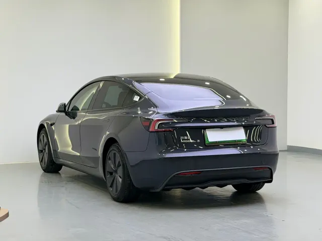Tesla Model 3 — Фото автомобиля 4