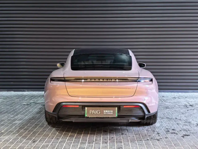 Porsche Taycan — Фото автомобиля 18
