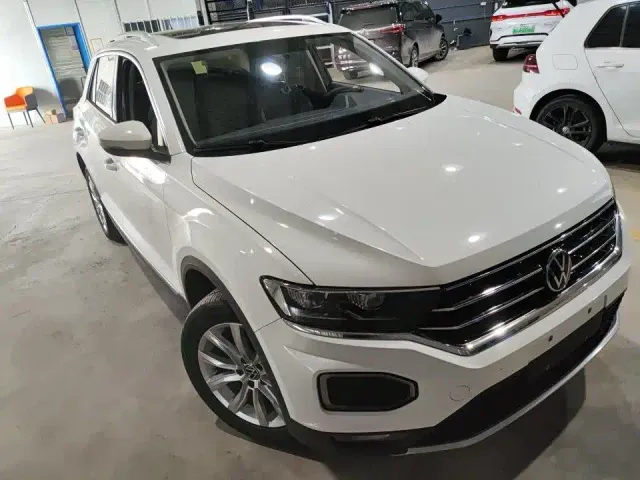 Volkswagen T-Roc — Фото автомобиля 2