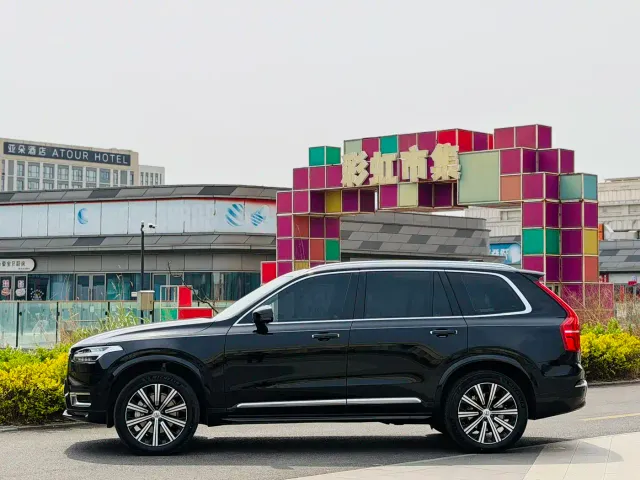 Volvo XC90 — Фото автомобиля 5
