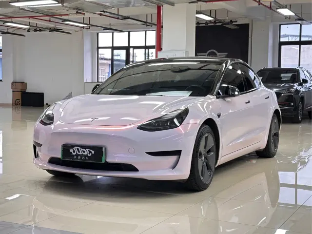 Фотография автомобиля — Tesla Model 3