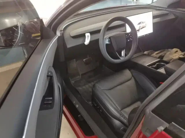Tesla Model 3 — Фото автомобиля 15