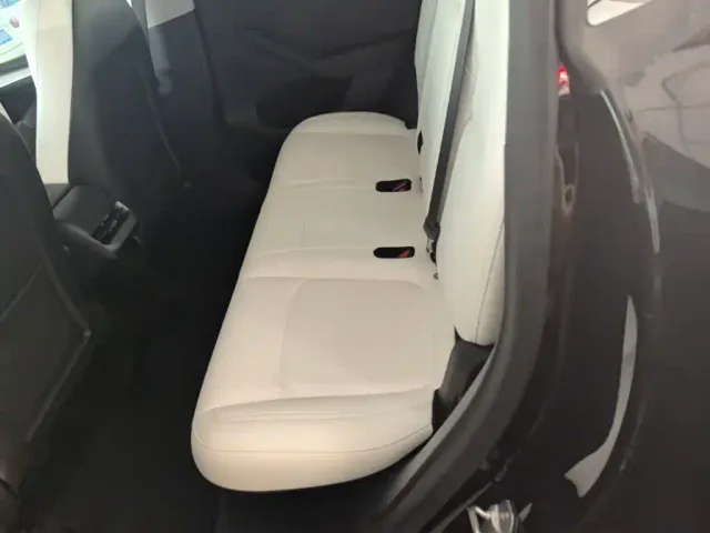 Tesla Model Y — Фото автомобиля 16