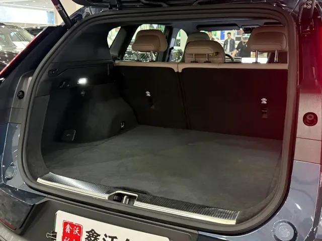Volvo XC70 Plug-in Hybrid — Фото автомобиля 16