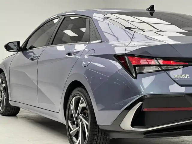 Hyundai Elantra — Фото автомобиля 7
