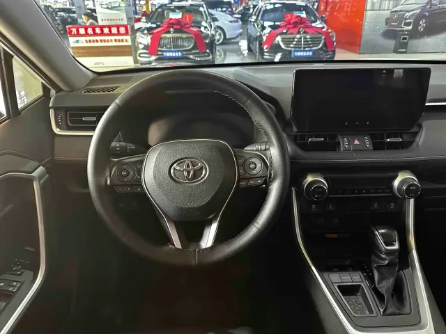 Toyota RAV4 — Фото автомобиля 14