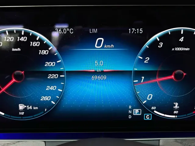 Mercedes-Benz E-Class — Фото автомобиля 16