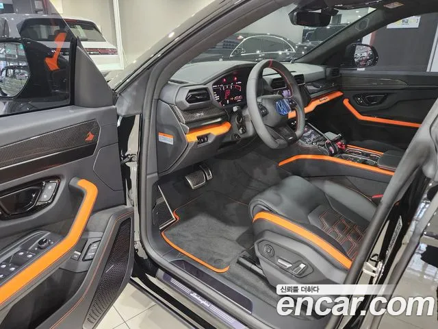 Lamborghini Urus — Фото автомобиля 18