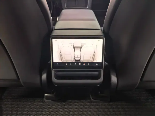 Tesla Model Y — Фото автомобиля 6