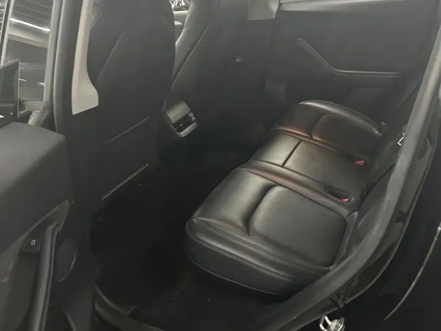Tesla Model Y — Фото автомобиля 5