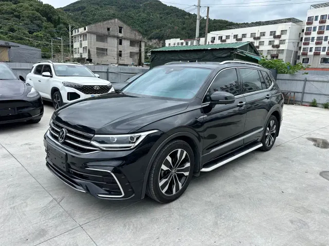 Фотография автомобиля — Volkswagen Tiguan L