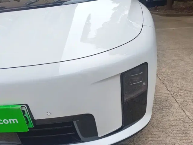 Li Auto i8 — Фото автомобиля 23