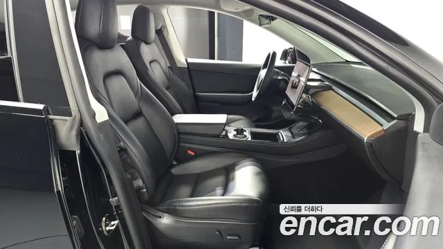 Tesla Model Y — Фото автомобиля 26