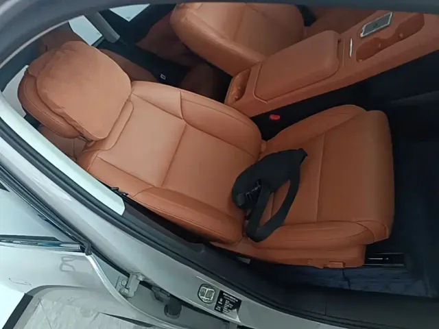 Leapmotor C10 — Фото автомобиля 24