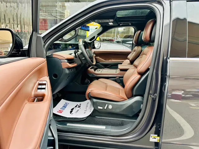 Lincoln Navigator — Фото автомобиля 5