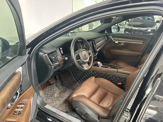 Volvo S90 — Фото автомобиля 2