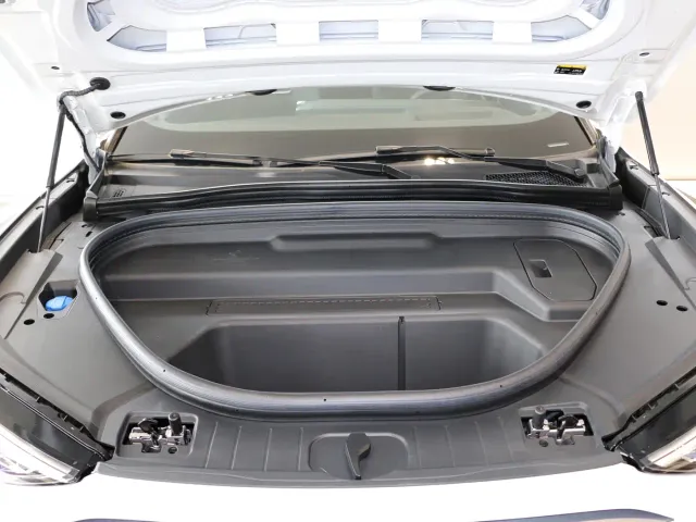 Audi Q6L e-tron — Фото автомобиля 9