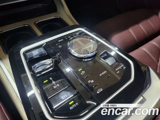 BMW 7-Series — Фото автомобиля 13