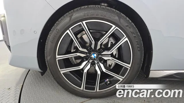 BMW 7-Series — Фото автомобиля 3