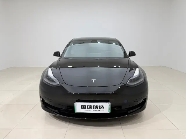 Tesla Model 3 — Фото автомобиля 2