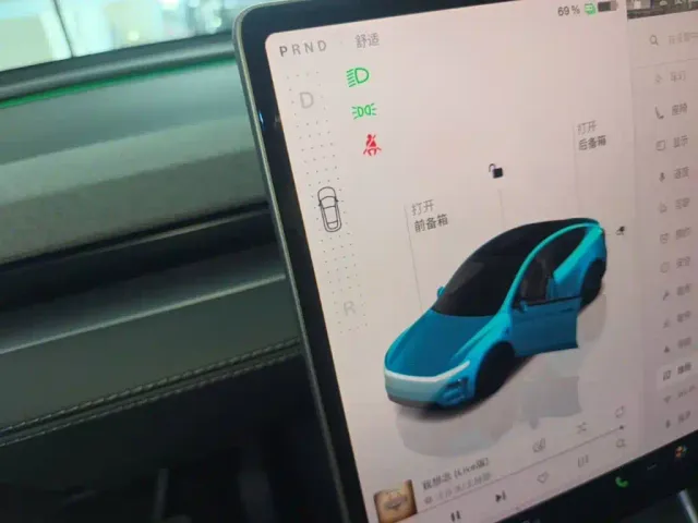 Tesla Model Y — Фото автомобиля 13