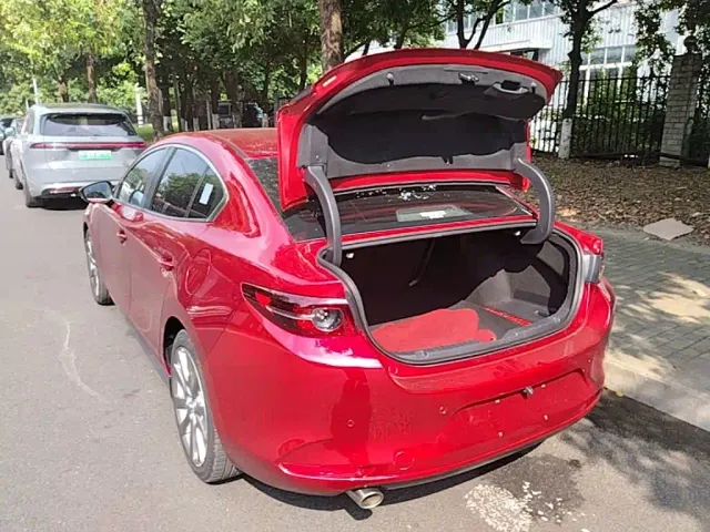 Mazda Axela — Фото автомобиля 18