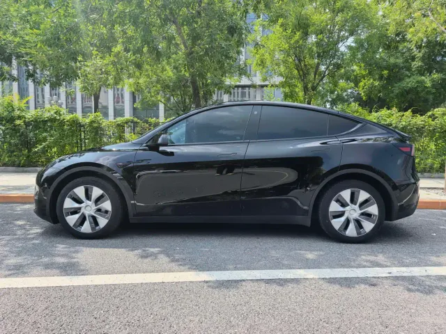 Tesla Model Y — Фото автомобиля 7